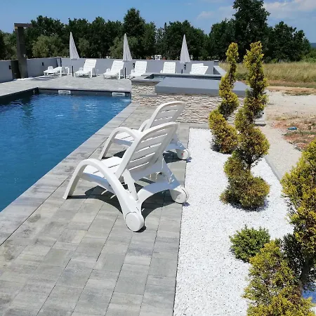 Camelia Apartman *