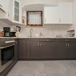 Camelia Apartment *
